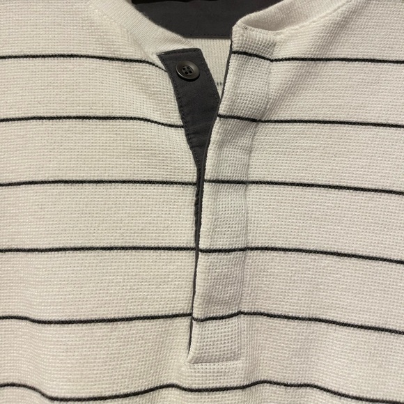 Banana Republic Men’s Waffle Henley - Picture 3 of 4